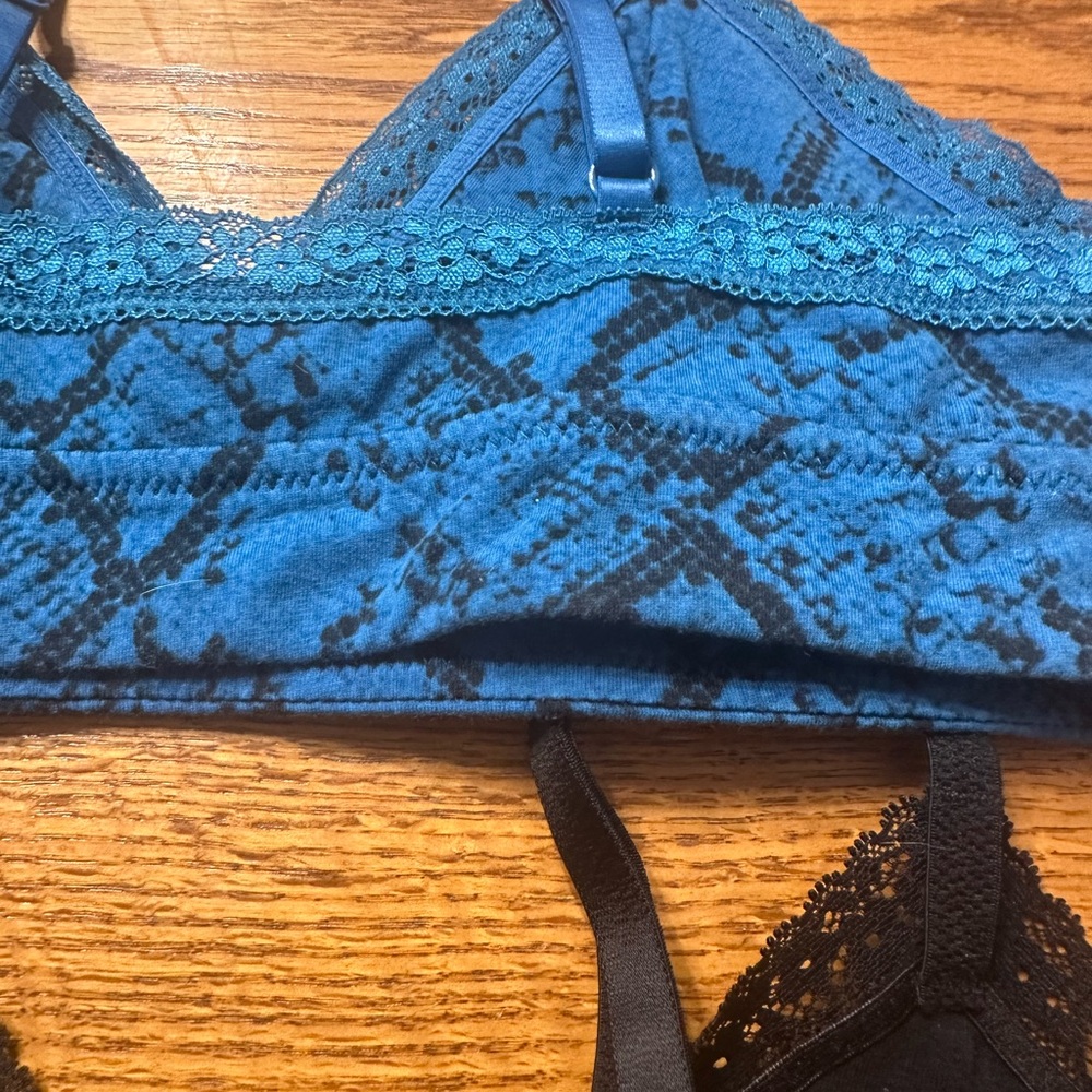 2 Jenni Bralettes 1 Blue Print & 1 Black NWT Size Small - Picture 9 of 12